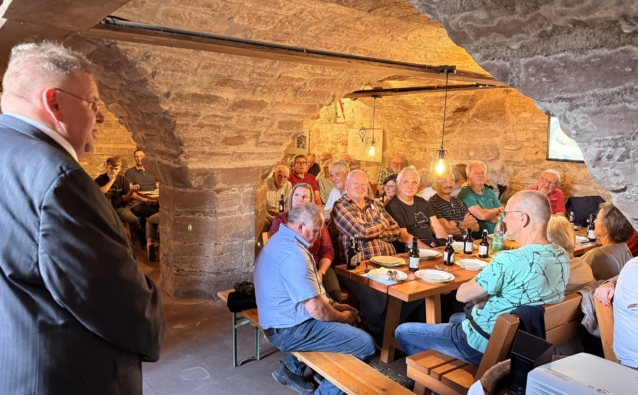 Biergenuss im historischen Gewölbekeller der Heldenburg