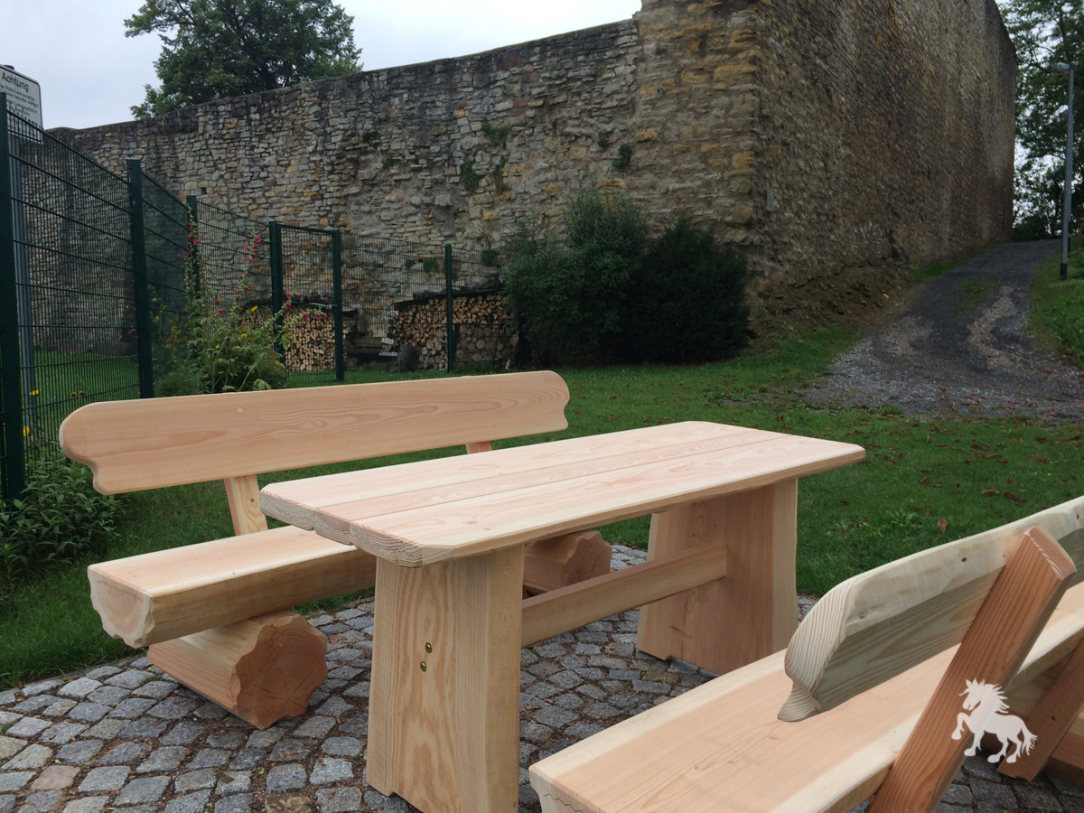 Neue Sitzgruppe auf der Heldenburg, weitere Ansicht