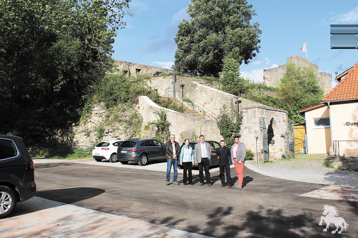 Der neu gestaltete Parkplatz an der Heldenburg